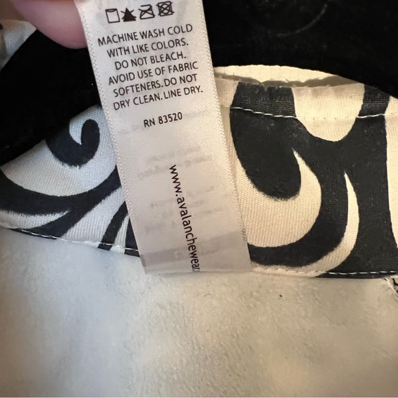 Avalanche Base Layer Black and White Quarter Zip- women’s large - Picture 6 of 8